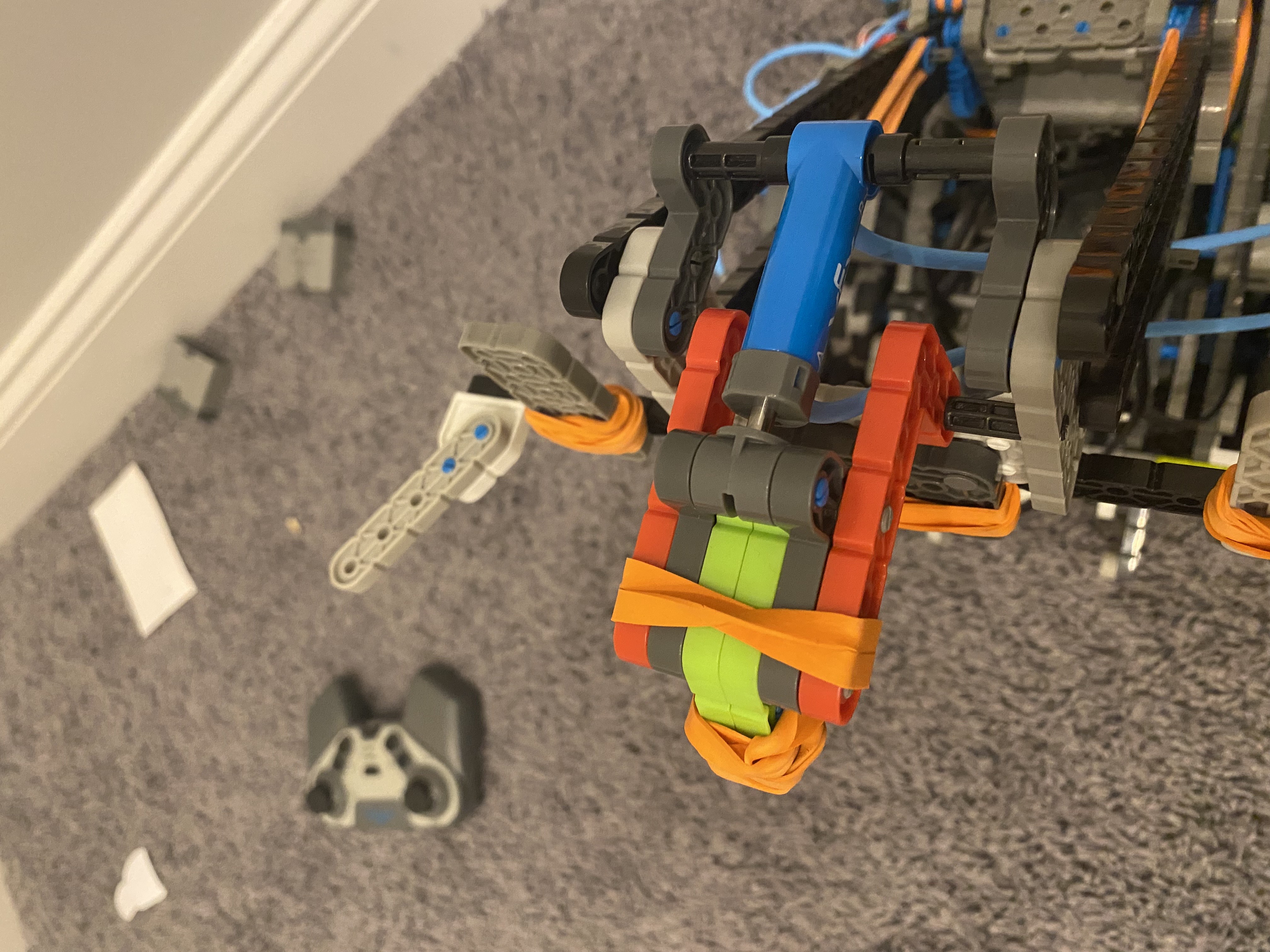 Beam grabbing claw mechanism